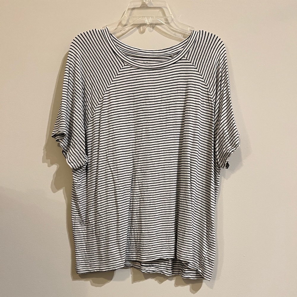 American Eagle Black and White Soft Tee Short Sleeve